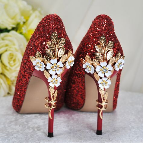 Red And White Wedding Decorations, Quince Heels, Wedding Heels For Bride, Heels For Bride, Red And Gold Quince, Red Quinceanera Ideas, Shoes Wedding Heels, Rose Wedding Dress, Red Quince