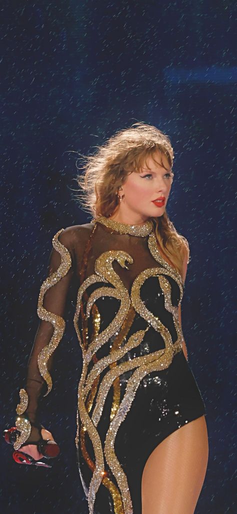 New rep outfit #taylorswift #reputation #taylorswiftoutfit #reptv #taylor #erastour #wallpaper #lockscreen Taylor Swift Cute, Eras Tour Outfits, Mother Is Mothering, Taylor Swift The Eras Tour, Taylor Swift Eras Tour, Tour Outfits, Miss Americana, Taylor Swift Wallpaper, Long Live Taylor Swift