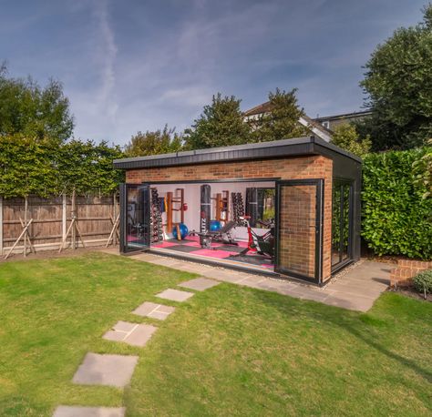 Home Gym Shed Garden Office, Garden Gym Shed, Backyard Shed Gym, Gym Garden Room, Outside Gym Ideas, Shed Workout Room, Outdoor Home Gym Shed, Gym In Shed, Gym Shed Backyard