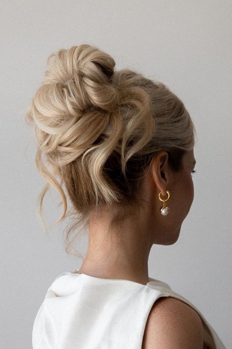 EASY UPDO HACK ❤️ Perfect Bridal and Wedding Guest Hairstyle Easy Updo Wedding Hair, Wedding Updo Medium Length, Wedding Updo That Can Be Taken Down, Bridal Hairstyles Easy, Trending Bride Hairstyles, Updos For Long Hair With Braids, Trendy Updos For Medium Length Hair, Simple Up Hairstyles For Medium Hair, Short Hair Low Updo