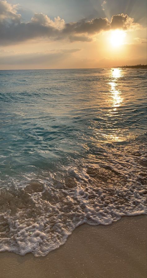 Ocean Pictures, Pretty Landscapes, Beach Wallpaper, Sunset Pictures, Cool Pictures Of Nature, Summer Wallpaper, Pretty Wallpapers Backgrounds, Alam Yang Indah, Summer Pictures