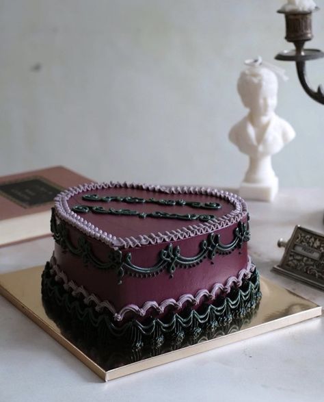 Dark Cakes Aesthetic, Dark Academia Cake Birthday, Grunge Cake Aesthetic, Gothic Heart Cake, Goth Birthday Cake Aesthetic, Grunge Cake Ideas, Dark Birthday Decorations, Wednesday Addams Sheet Cake, Goth Cakes Birthday