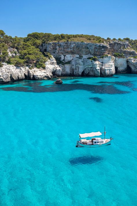 Menorca Best Holiday Destinations, Menorca, Destin Beach, Sea World, Beautiful Places To Travel, Holiday Destinations, Beach Resorts, Blue Water, Vacation Spots