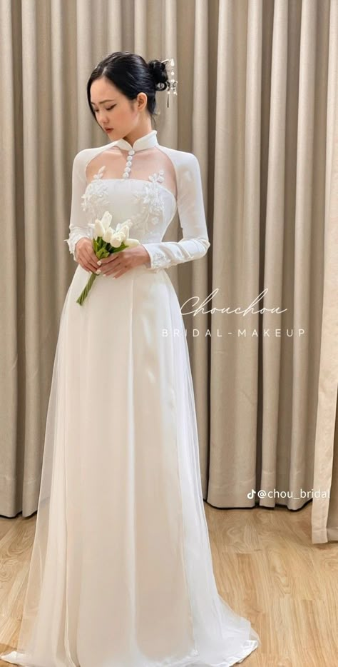 Vietnamese White Wedding Dress, White Bridal Ao Dai, Viet Wedding Dress, Wedding Dress Asian Brides, Taiwanese Wedding Dress, So Dai Wedding, Asian Style Wedding Dress, Japanese Inspired Wedding Dress, Asian Inspired Wedding Dress