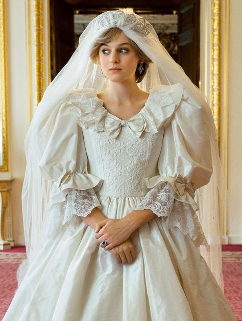 The Crown Aesthetic, Emma Corrin Diana, The Crown Princess Diana, Diana The Crown, The Crown Tv Show, The Crown Netflix, Princess Diana Wedding Dress, Crown Tv, Camila Parker