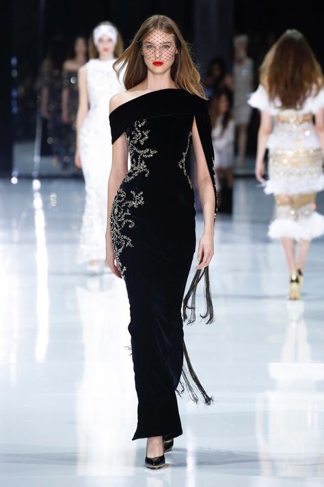 #Black #velvet #gown embellished with #metallic gold and smoked topaz #stones, featuring an asymmetric sleeve edged in metallic chain tassels and complimented by #Swarovski spheres. #couture#savoirfaire Black Velvet Gown, Robes Glamour, Ralph Russo, Ralph And Russo, Velvet Gown, فستان سهرة, Couture Gowns, Looks Chic, Glam Dresses