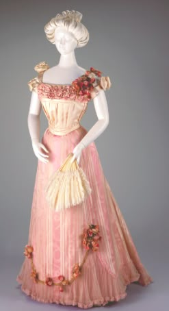 Victorian Era Fashion, Antique Dresses, Silk Evening Dress, 1890s Fashion, Old Dress, Victorian Dresses, Fashion Through The Ages, 파티 드레스, Historical Dress