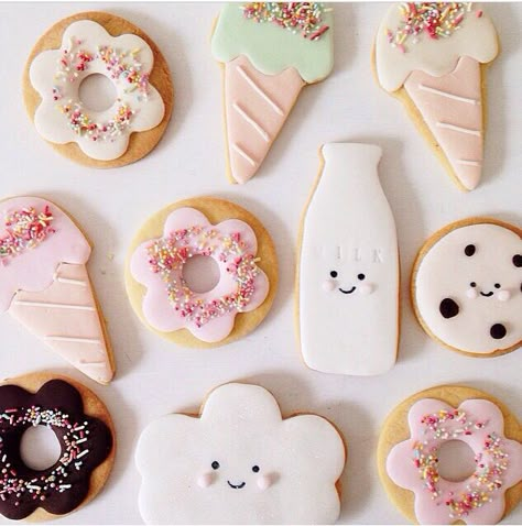 hello naomi cookies Pinterest: @JENNY                                                                                                                                                      Más Cookies Aesthetic, Iced Biscuits, Fondant Cookies, Creative Cookies, Beautiful Cookies, Cookie Inspiration, Iced Cookies, Cute Cookies, Cookie Art