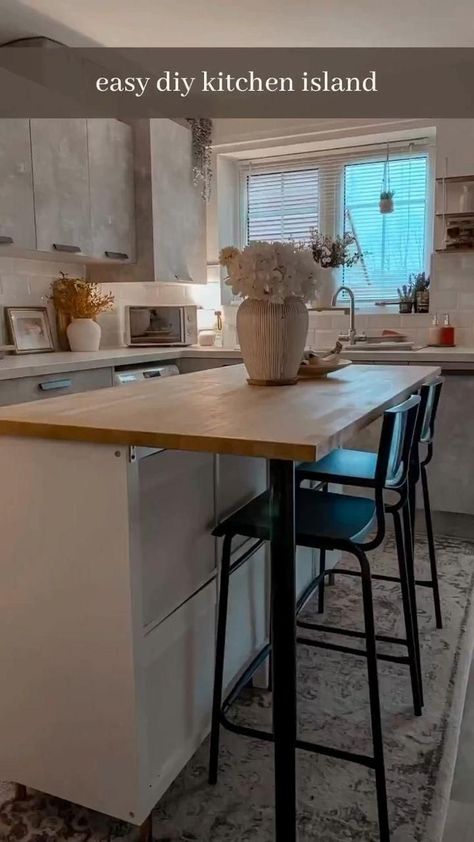 Diy Kitchen Island With Seating, Easy Diy Kitchen Island, Kitchen Island Hack, Apartment Kitchen Island, Diy Island, Small Kitchen Island Ideas, Kallax Hack, Ikea Hack Kitchen, Ikea Kitchen Island