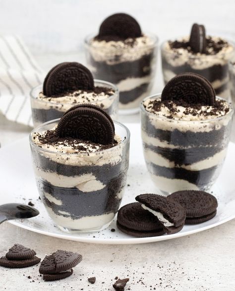 Oreo Tiramisu Oreo Deserts, Oreo Tiramisu, Tiramisu Oreo, Oreo Ideas, Classic Tiramisu, Oreo Flavors, Tiramisu Recipe, No Cook, Oreo Dessert