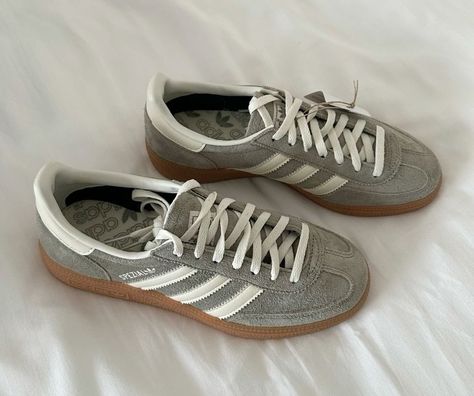 Adidas Trainers Aesthetic, Grey Spezial Adidas Outfit, Grey Spezial Adidas, Grey Shoes Aesthetic, Grey Trainers Outfit, Grey Sambas, Trainers 2024, Aesthetic Trainers, Grey Sneakers Outfit