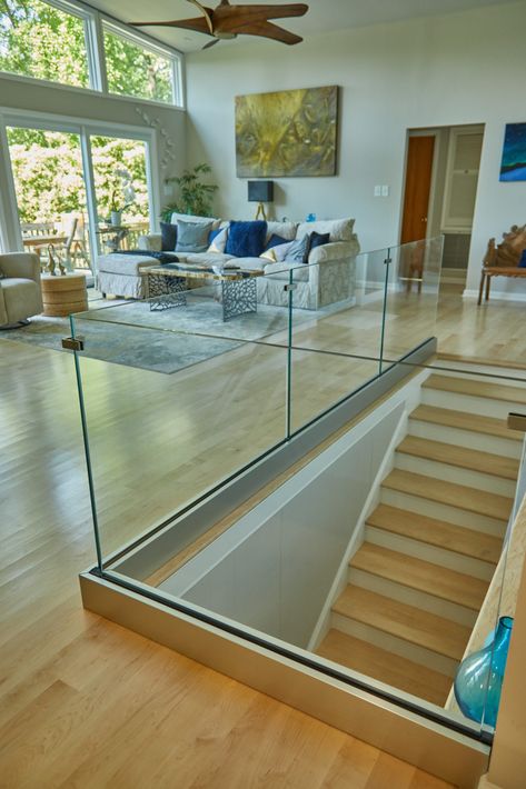 Glass Stairway Railings, Stair Glass Railing Ideas, Glass Railing Interior Living Rooms, Glass Balcony Railing Indoor, Plexiglass Railing Indoor, Glass Railing Balcony Interior, Cool Railings For Stairs, Glass Stair Railing Ideas Modern, Glass Interior Railing