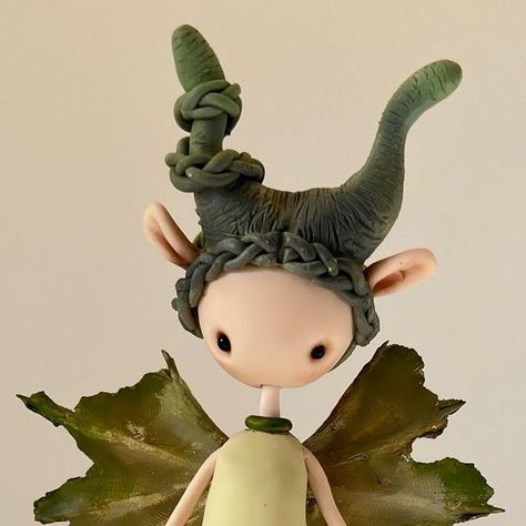 D A N I E L A   G Z Z on Instagram: "Green Fairy 🧚‍♂️   #woods #fairy #polymerclay #clay #sculpture #sculpt #art" Air Dry Clay Fairy, Clay Person, Polymer Fairy, Ceramic Characters, Fairy Woods, Fairy Sculpture, Polymer Clay Fairy, Clay Fairy, Miniature Flowers