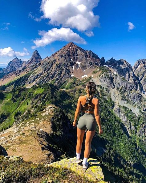 Trail Picture Ideas, Waterfall Hike Aesthetic, Hike Instagram Photos, Hiking Inspo Pictures, Hike Photo Ideas, Hike Outfit Aesthetic, Colorado Hiking Outfit Summer, Hiking Baddie, Hiking Trail Aesthetic