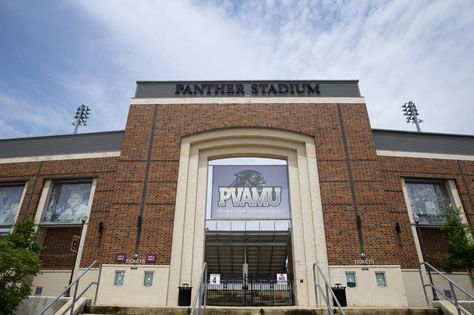 Texas HBCUs continue to provide haven for black students in times of unrest - Houston Chronicle Prairie View A M University Logo, University Wallpaper, Prairie View A M University, Lincoln University, Prairie View, Rice University, Christian College, Dream College, University Degree