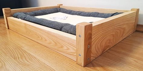 Raised Wooden Dog Bed, Wood Dog Bed, Wooden Dog Bed, Bed Wooden, Elevated Dog Bed, Diy Dog Bed, Wooden Dog, Wood Shop Projects, Diy Holz