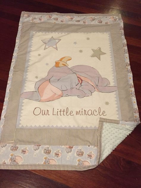 Baby quilt - Dumbo - theme is elephants <3 Dumbo Baby Nursery, Dumbo Themed Nursery, Dumbo Nursery Ideas, Dumbo Baby Shower Theme, Dumbo Nursery, Dumbo Elephant, Baby Elephant Nursery, Baby Dumbo, Elephant Quilt