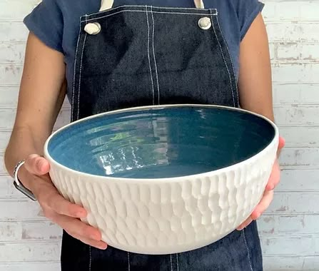 Spring Ceramics, Ceramics Bowls Designs, Ideas Ceramica, Ceramica Ideas, Pottery Lessons, Ceramic Fruit Bowl, Beginner Pottery, Ceramic Texture, Sculptures Céramiques