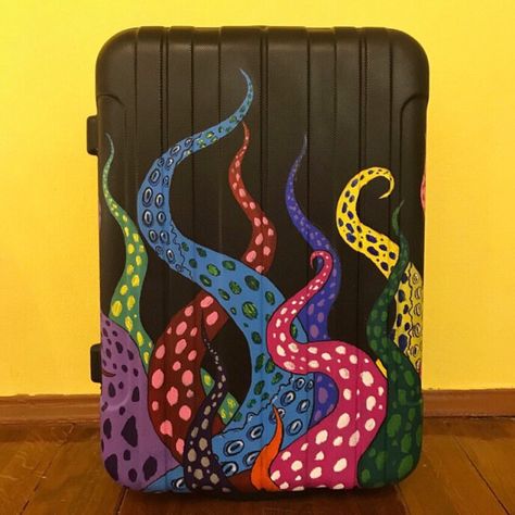 Painting On Suitcase, Suitcase Painting Ideas, Paint Suitcase, Wanderlust Illustration, Painted Luggage, Vacation Drawing, Luggage Painting, Suitcase Diy, Traveling Suitcase