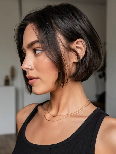 23 Short Winter Haircuts Ideas for 2024-2025: Cute, Layered, and Stylish Bob Haircuts Thick Bob Haircut Short, Short Bob Inspiration, Short Hair Inspo Straight, Short Round Layers Haircut, 2025 Bob Hair Trends, Tapered Bob Haircut, Short Bob Thick Hair, Rounded Bob Haircut, Bob 2025