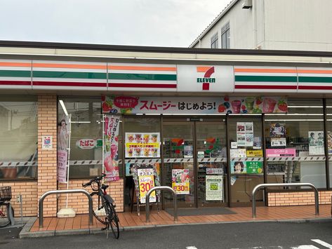 This guide will help you navigate the Japanese convenience stores! From snack recommendations to checking out, I've got you covered! 7 Eleven Japan Convenience Store, Japanese Convince Store, Japanese Stores, Japanese Convenience Store, What To Study, Japanese Travel, Japanese Language Learning, Bloxburg Ideas, Japanese Store