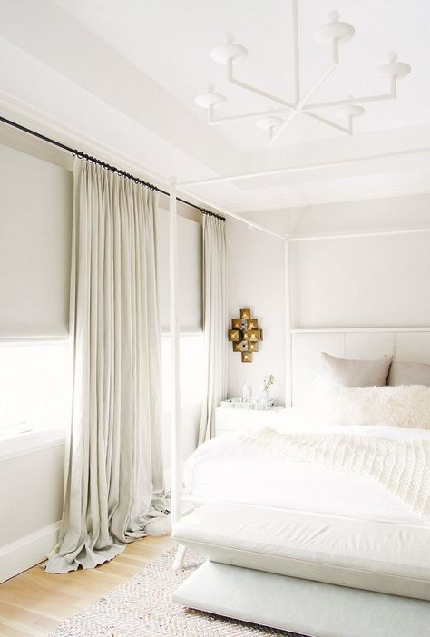 Glam all-white bedroom with a white chandelier Veranda Design, All White Bedroom, Expensive Decor, Living Room Blinds, Bedroom Blinds, Victorian Bathroom, House Blinds, White Bed, Fabric Blinds