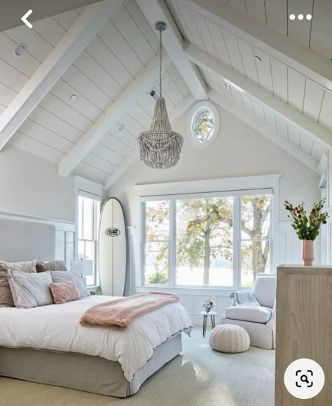 Modern Coastal Bedroom Ideas, Modern Coastal Bedroom, Ideas Terraza, Beach House Bedroom, Home Design Magazines, Dream Life House, Decor Ikea, Coastal Bedrooms, Coastal Bedroom