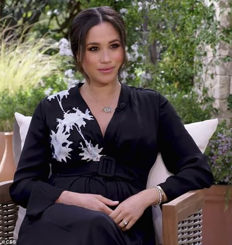 Megan Markel, Oprah Interview, Prince Harry Et Meghan, Prinz Charles, Armani Dress, Duchess Meghan, Prins Harry, Princess Meghan, Reine Elizabeth Ii