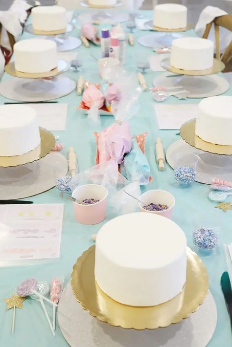 Cake Decorating Class Ideas, Mini Cake Decorating Party, At Home Cake Decorating, Cake Party Ideas, Gingerbread Birthday Party, Decorate Your Own Cake, Baking Birthday Parties, Cake Decorating Party, Disco Birthday Party