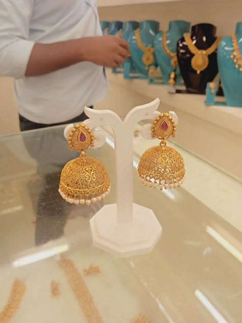 Gold Jhumkis Bridal, Big Jhumka Earrings Gold, Golden Jumkha, Gold Jumkas Design Latest Bridal, Gold Jimiki Earrings Designs, Jumki Design Gold Bridal, Gold Earrings Indian Wedding Bridal, Jumkas Gold Indian Bridal, Gold Jhumka Earrings Indian Bridal