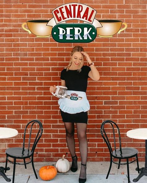 Rachel Green Costumes, Work Appropriate Halloween Costumes, Modest Halloween Costumes, Waitress Outfit, Costumes For Work, Blonde Halloween Costumes, Rachel Green Friends, Halloween Fits, 90s Halloween Costumes