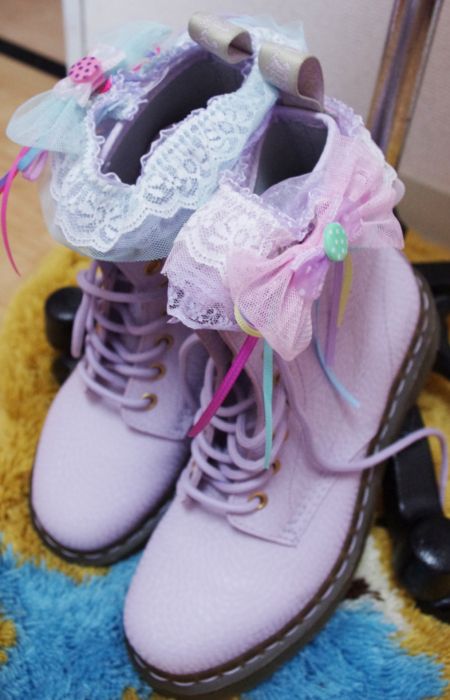 Kawaii Shoes, Pastel Fashion, Altering Clothes, Japanese Street Fashion, J Fashion, Harajuku Fashion, Lolita Fashion, Kawaii Fashion, Grunge Fashion