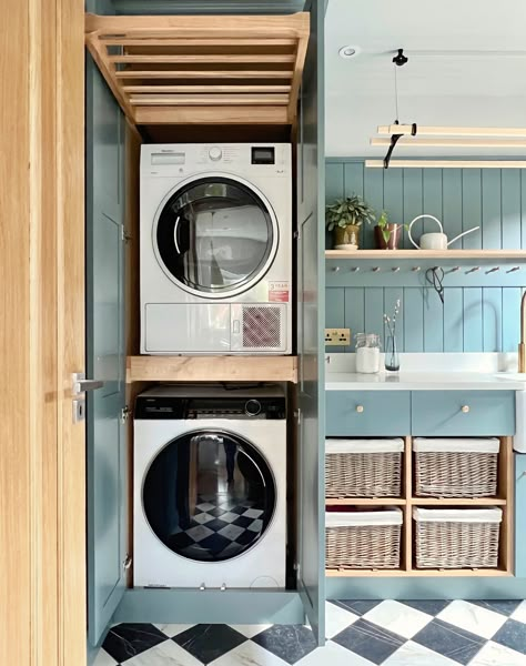 Traditional blue shaker utility - Farmhouse - Laundry Room - Other - by First Sense Interiors | Houzz Garage Kasten, Utility Boot Room, Utility Ideas, Boot Room Utility, Laundry Cupboard, Small Utility Room, Utility Room Storage, Utility Room Designs, Utility Room Ideas