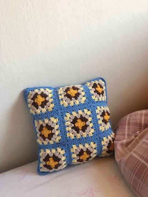 Pillow Case Knitting Pattern, Pillow Granny Square Crochet, Cushion Covers Crochet, Crochet Pillow Case Granny Squares, Crochet Pillow Granny Square, Crochet Pillow Cover Granny Square, Granny Square Pillow Case, Granny Square Pillow Cover, Crochet Granny Square Pillow