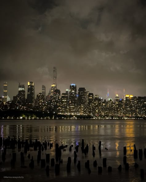 Experience the magic of New York City’s night skyline! 🌃 The glittering lights against the dark sky create an unforgettable cinematic view that’s pure #NYC. From the iconic skyscrapers to the bustling streets below, this city never sleeps and neither does its breathtaking beauty. __________ #NewYorkCity #NightSkyline #CityThatNeverSleeps #ExploreNYC Night In City Aesthetic, Night In City, New York Night Life, Dark New York, Night City Life, Wallpapers City, The City Aesthetic, Skyline Aesthetic, City Skyline Night