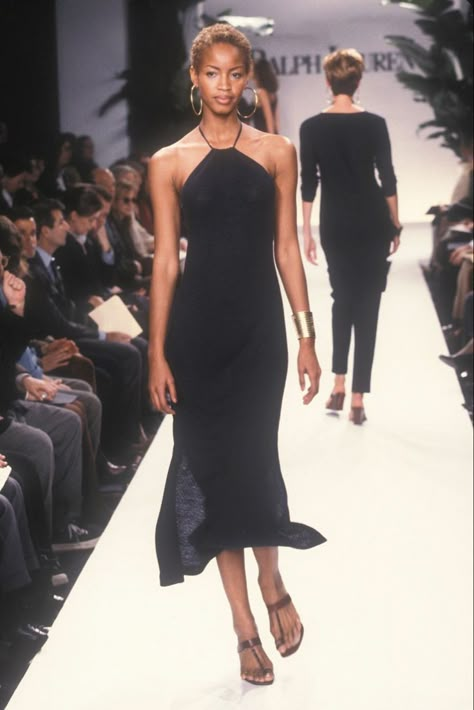 ralph lauren ss 1997 90s Minimalism Fashion, Runway Model Aesthetic, Ralph Lauren Spring Summer, Ralph Lauren Runway, 90s Fashion Icons, Ralph Lauren Summer, Classic Ralph Lauren, Ralph Lauren 90s, Carolyn Bessette