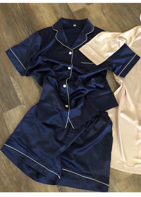 Bridal Party Pajamas, Silk Loungewear, Satin Pajamas Set, Pajamas Aesthetic, Pijamas Women, Bridesmaid Pjs, Cute Pjs, Pajama Fashion, Cute Sleepwear