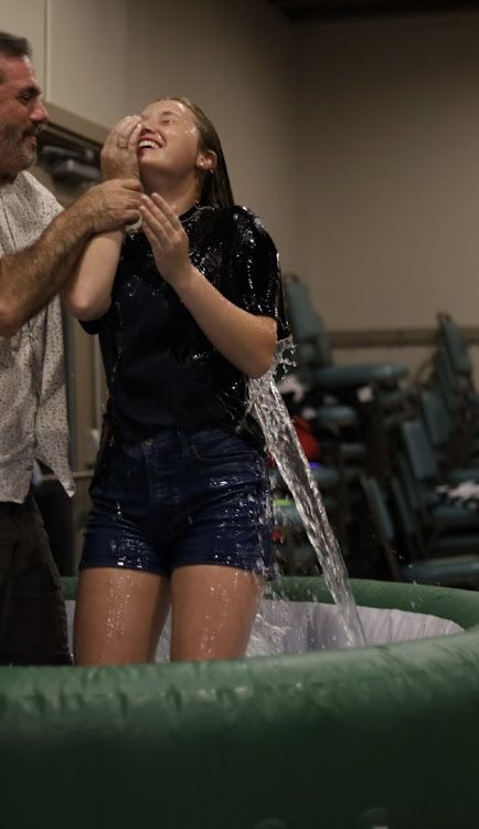 Baptism At Church, Baptised Photography, Water Baptism Pictures, Christian Woman Aesthetic Pictures, Getting Baptized Aesthetic, Christian Vibes Aesthetic, Baptised Aesthetic, Christain Girl Aesthetics, Baptist Aesthetic