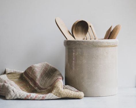 HabitationBoheme - Etsy UK Kitchen Utensil Crock, Vintage Stoneware Crocks, Antique Stoneware Crocks, Kitchen Jar, Artisan Pillows, Modern Farmhouse Kitchen Decor, Farmhouse Decor Kitchen, Modern Farmhouse Kitchen, Stoneware Crocks