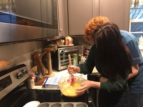 Adorable couple baking Cooking Couple Relationship Goals, Cute Couple Pics Cooking, Aesthetic Couple Cooking, Baking Aesthetic With Bf, Cute Couple Cooking Together Aesthetic, Bakery Couple Aesthetic, Baking Cookies Aesthetic Couple, Couple In The Kitchen Cute, Couple Cooking Dinner Together