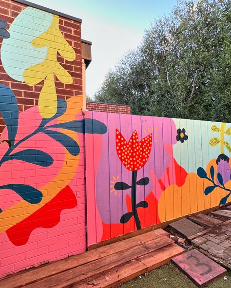 Day 1 👉🏼 Day 2. ⚡️Assist @yazzfrazz 📍Client | Private Residence 👍🏼Paint @duluxaus weather shield exterior #ladieswhopaint #heynicemurals #backyardmural #melbournemurals #mural #brightmural #backyard #garagemural #westsidemural #botanicalmural #gardenmural #balconymural #backyardreno #murals #muralart #reservoir #backfence Community Garden Mural, House Exterior Mural, Art Classroom Mural, Mural On Fence, Colorful Murals Street Artists, Shed Murals Outdoor, Outside Murals, Door Murals Painted, Simple Mural Ideas