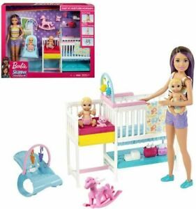 Barbie Babysitter, Barbie Bag, Bag House, Barbie Playsets, The Babysitter, Baby Barbie, House Toys, Doll Crib, Barbie Sets