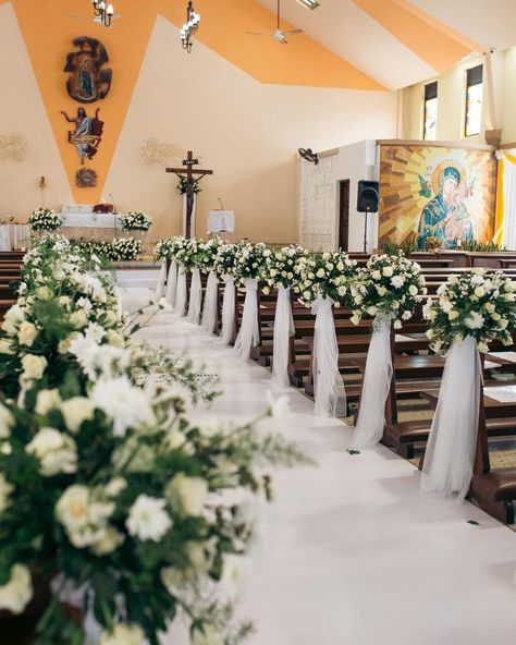 Church Decorations Ideas Wedding, Minimalist Church Wedding Decor, Simple Church Wedding Decorations Aisle, Church Wedding Decorations Aisle Entrance, Church Wedding Decorations Elegant, Church Aisle Flowers, Church Ceremony Decor, Church Aisle Decorations Wedding, Church Ceremony Decorations