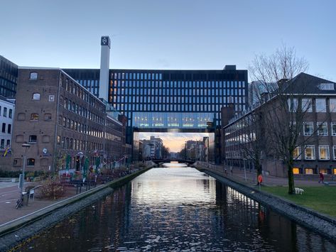 Amsterdam University College, University Of Amsterdam Campus, University Of Amsterdam Aesthetic, University Amsterdam, 2025 Energy, University Of Amsterdam, Amsterdam School, Uni Life, Travel Reading