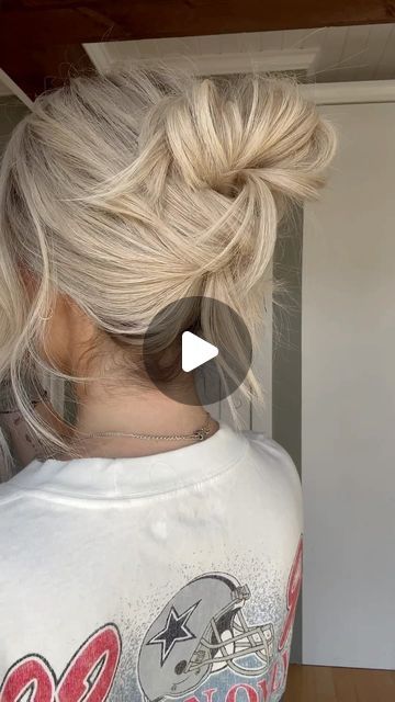 Easy Hairstyles For Beach Vacation, Medium Length Messy Updo, Messy Bun Medium Length Hair Tutorials, Perfect Messy Bun For Short Hair, Updo For Fine Medium Length Hair, Short Hair Quick Updo, Easy Messy Updo For Medium Hair, How To Make A Messy Bun With Medium Hair, Messy Bun Tutorial For Shoulder Length