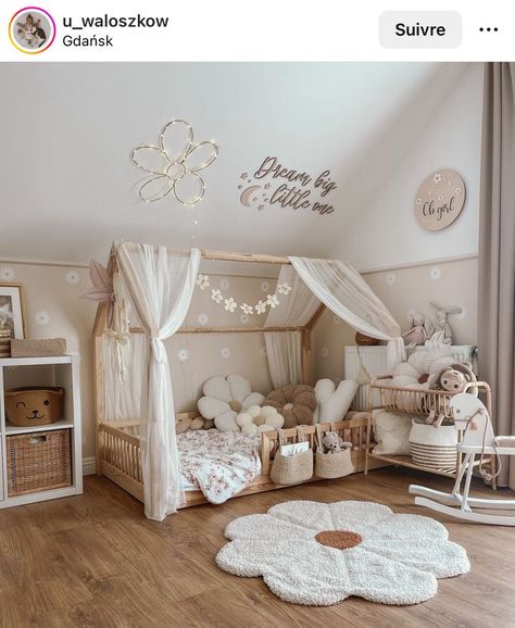 Monisorri Baby Rooms, Small Room Toddler Girl, Baby Girl Toddler Room, Girls Montessori Bedroom, Toddler Girl Montessori Bedroom, One Year Old Room Ideas Girl, Montessori Girl Bedroom, Montesorri Bedroom Toddler, Small Toddler Room Girl