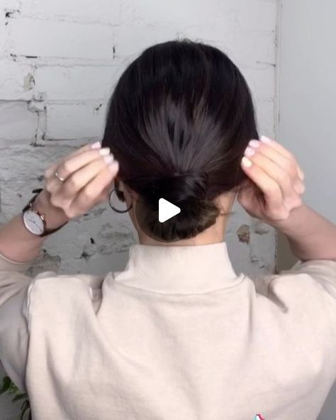 Mᴇʟʙᴏᴜʀɴᴇ Hᴀɪʀsᴛʏʟɪsᴛ Sᴜɴɴʏ on Instagram: "Low bun for medium hair🤍 @jisu_sunny @jisusalon _  easy low bun tutorial when I had shorter hair, still love this style😊🙌🏻 . . . . . . . . #hairtutorial #lowbunhairstyle #hairstyling #melbournehairdresser #mediumhairstyles #melbournehairsalon #hairvideo #멜번미용실" Low Bun Tutorial Medium Hair, Easy Low Do Hairstyles, Simple Low Bun Medium Hair, Medium Hair Low Bun Tutorial, Short Low Bun, Easy Classy Low Bun, Easy Bun Tutorial For Medium Hair, Low Bun Shoulder Length Hair, Diy Low Bun Short Hair