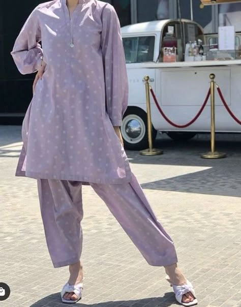 Simple Kurtas Woman, Casual Shalwar Kameez Designs For Women, Summer Eastern Outfits, China Collar Kurti, Pakistani Casual Wear Simple Salwar Kameez, Simple Kameez Shalwar, Pakistani Daily Wear Suits, Casual Pakistani Suits, Pakistani Suits Casual