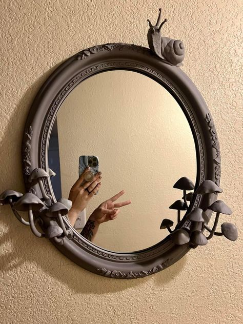 Ceramic Frame Ideas, Paper Mache Mirror Frame, Clay On Mirror, Foam Clay Mirror, Air Dry Clay Mirror Frame, Clay Frame Diy, Oven Baked Clay Ideas, Oven Baked Clay Projects, Clay Frame Ideas