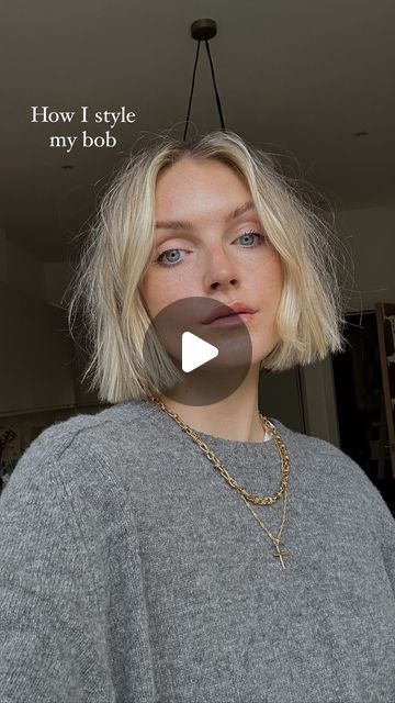 Polly Sayer on Instagram: "🔉Sound on for explanation! 🔉 HOW I STYLE MY BOB I’m a few days into having a short bob and loving how low maintenance it is, so here are my styling tips if you’re considering going for the chop! For reference, I have fine hair that’s pretty poker straight. I asked my hairdresser for a blunt, one length bob with no layers. Cut by @elliotbutehair & colour by @hairpaintingbymaxine both at @hershesons Fitzrovia Products used: @theouai Wave Spray @hairbysammcknight Cool Girl Texture Spray" One Length Bob, Bob Hairstyle Ideas, Kort Bob, Short Blonde Bobs, Trendy Bob, Messy Bob Hairstyles, Fine Straight Hair, Blonde Bob Hairstyles, Short Bobs